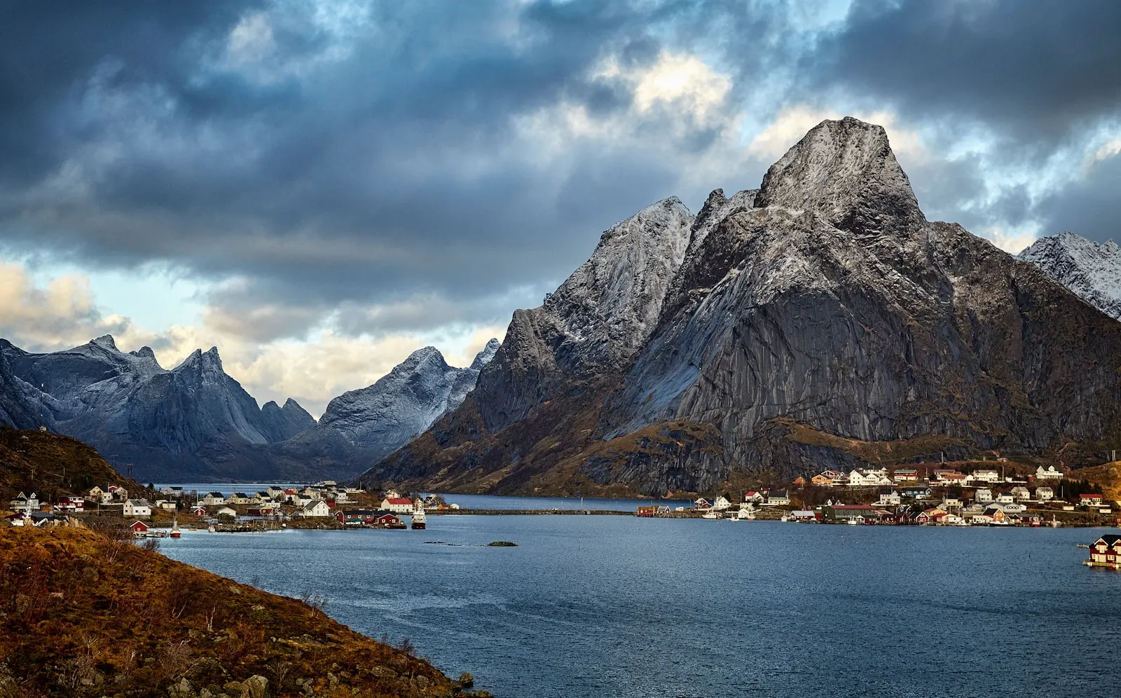 Norwegian Fjords — Reine, Lofoten with mountains and sea